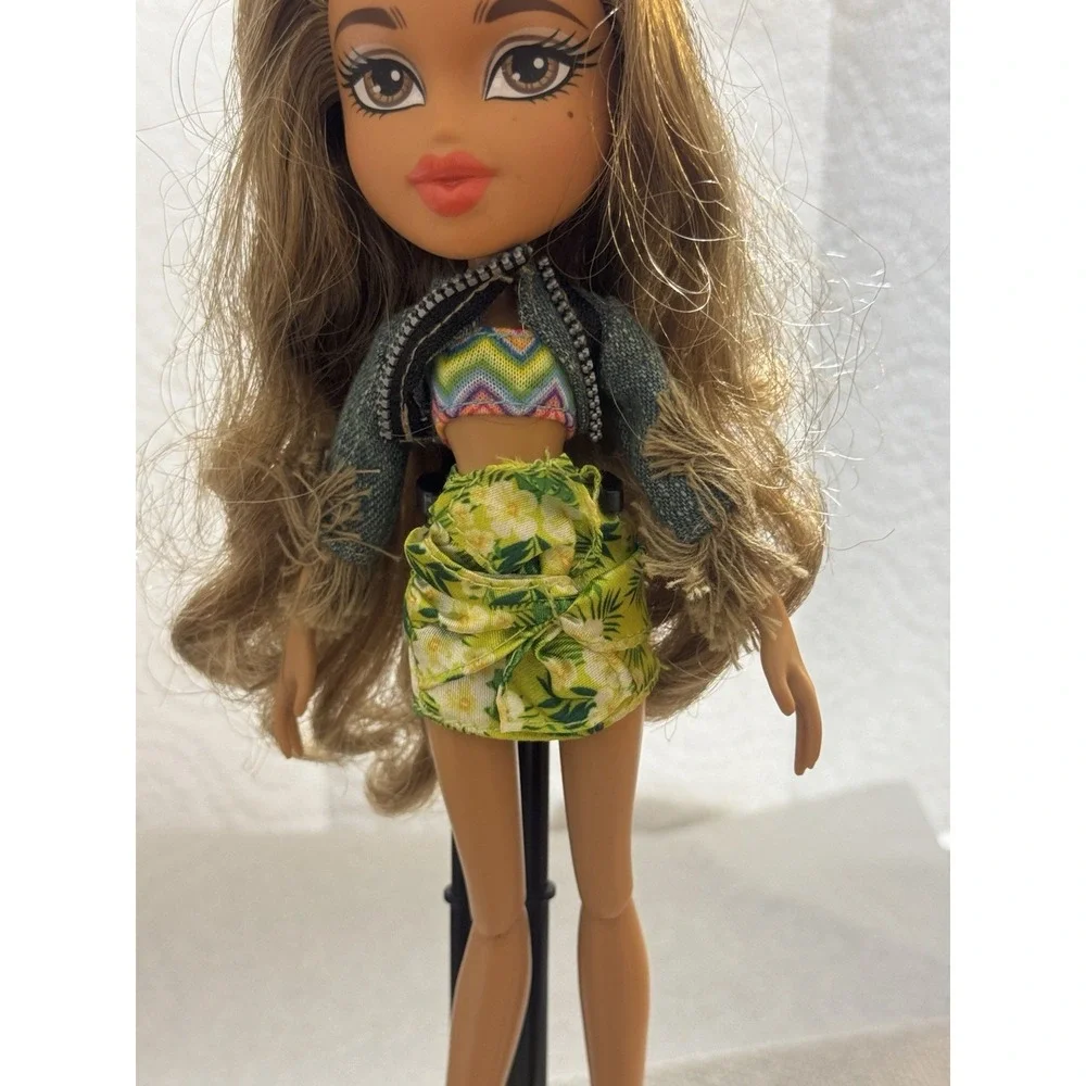 Bratz Study‎ Abroad Yasmin Doll 2015 Dressed w/ Shoes